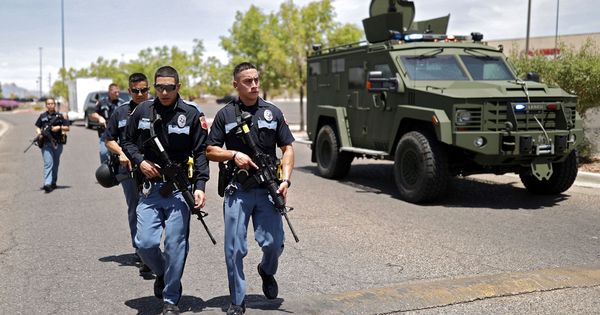 Foto: La policía, tras el tiroteo en un Walmart de El Paso, Texas. (Reuters)