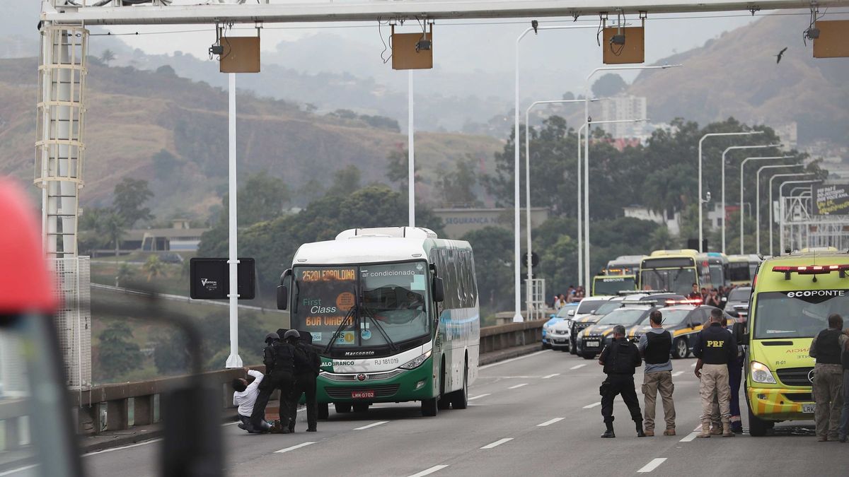 La Policía mata al hombre que secuestró un autobús lleno de pasajeros en Río de Janeiro