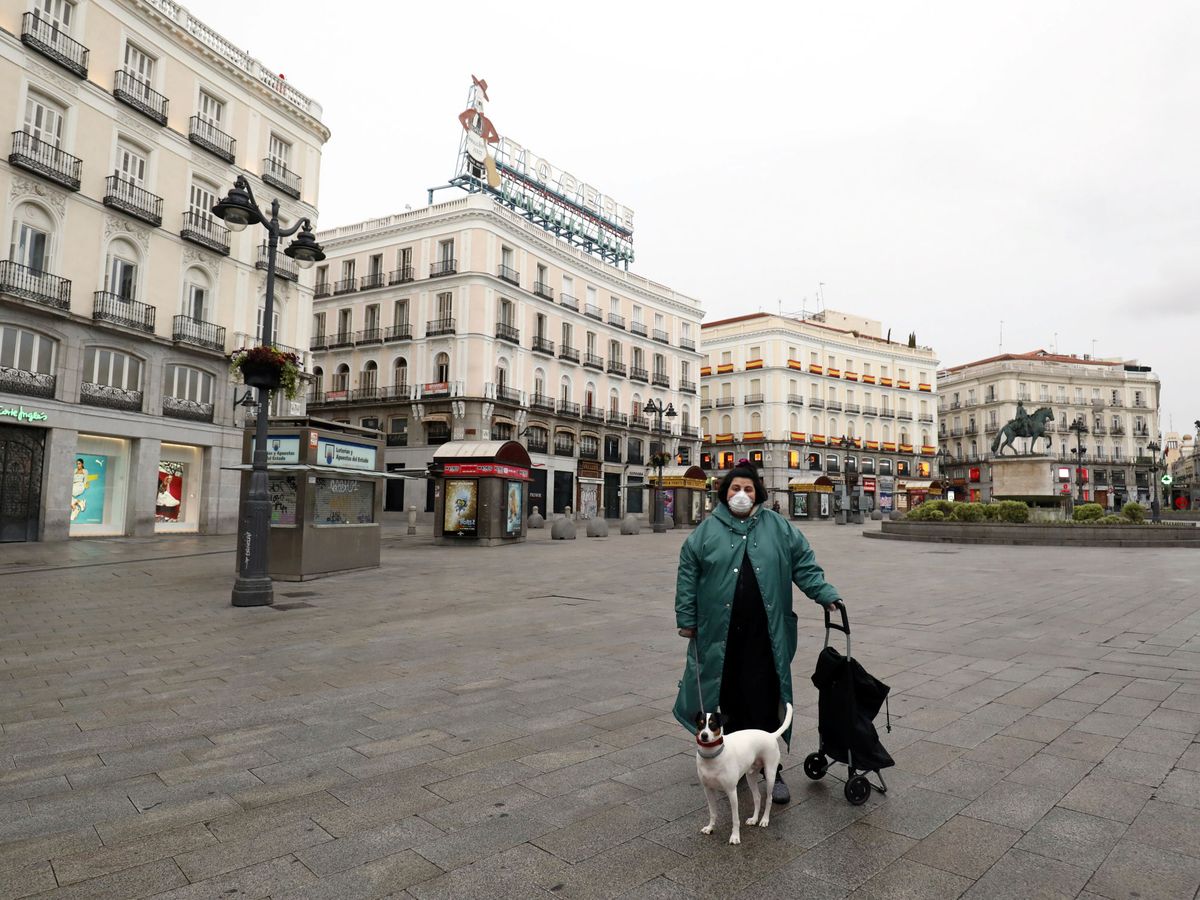 Foto: La desierta Puerta del Sol, el pasado día 21. (Reuters)
