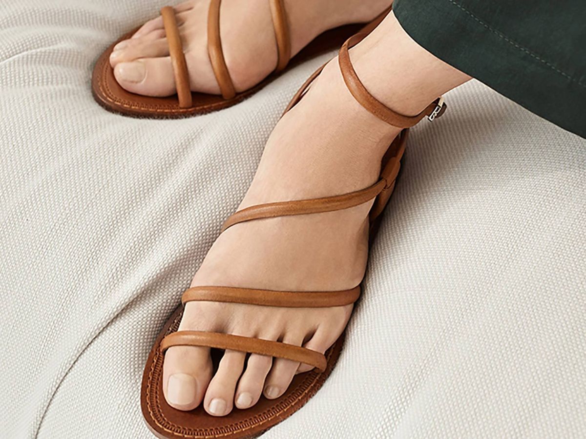 Emoción clérigo mucho Llegan a Massimo Dutti las sandalias más cómodas e ideales para pies anchos