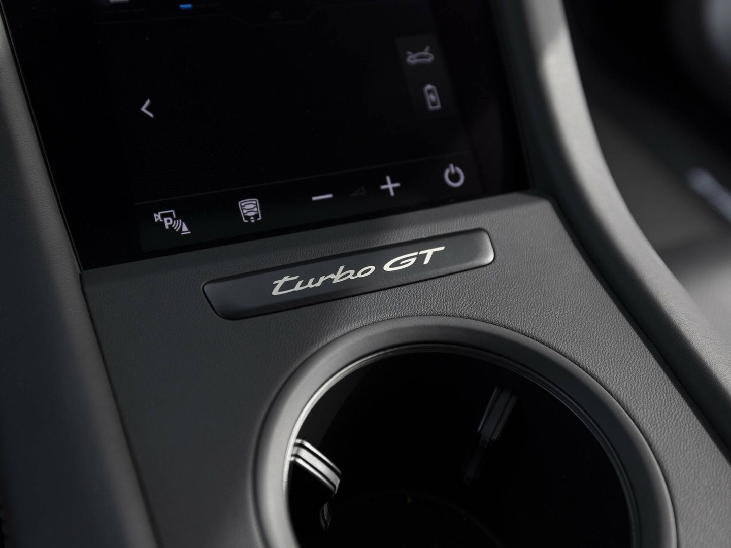 Uno de los detalles de personalización en el interior del Porsche Taycan Turbo GT.