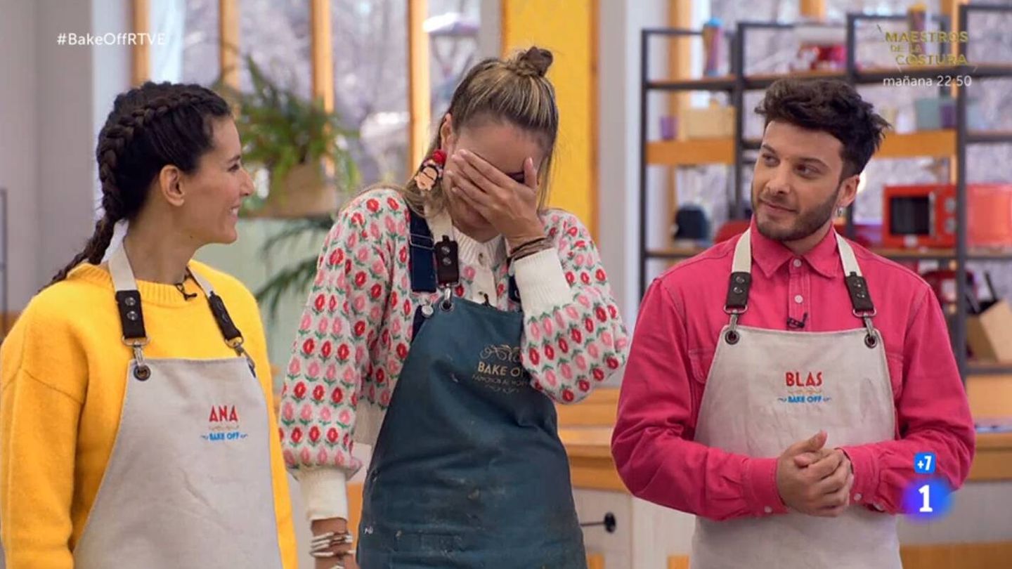 Ana Boyer, Alba Carrillo y Blas Cantó en 'Bake off'. (RTVE)