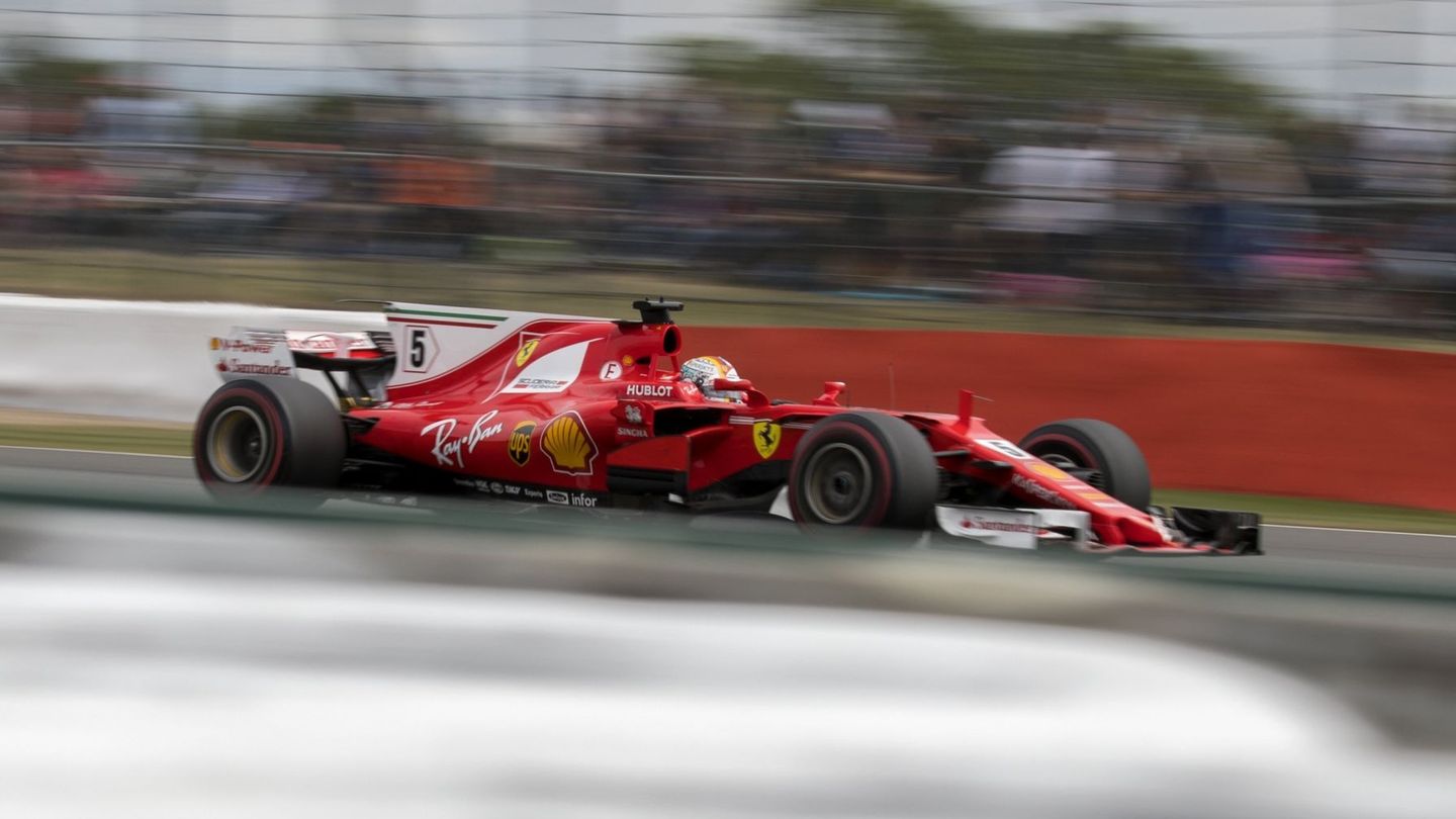 Sebastian Vettel corre en Silverstone. (Reuters)