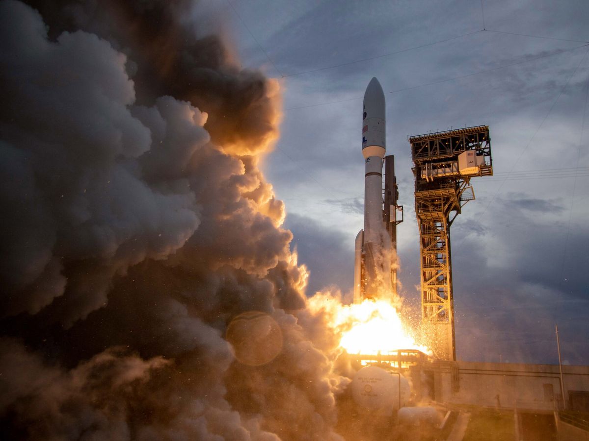 Foto: Lanzamiento de un cohete. (EFE/Jeff Spotts)