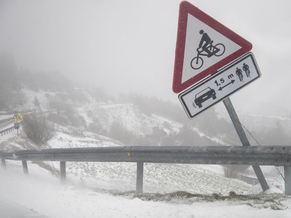 Foto: ¿Hasta cuándo durará el temporal de nieve y frío en España? Esta es la predicción de la AEMET (EFE/Eliseo Trigo)