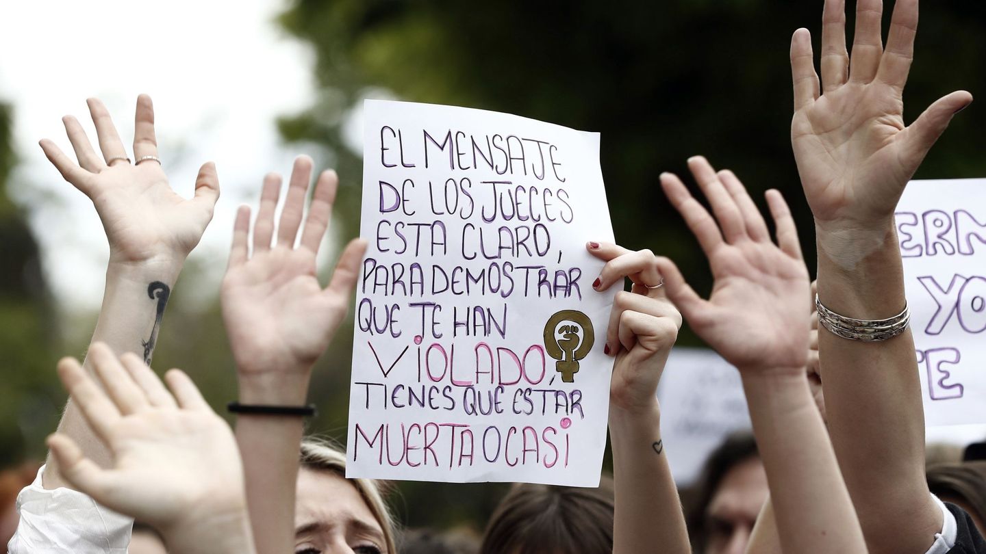 Manifestación en varias ciudades de España contra la sentencia de La Manada. (EFE)