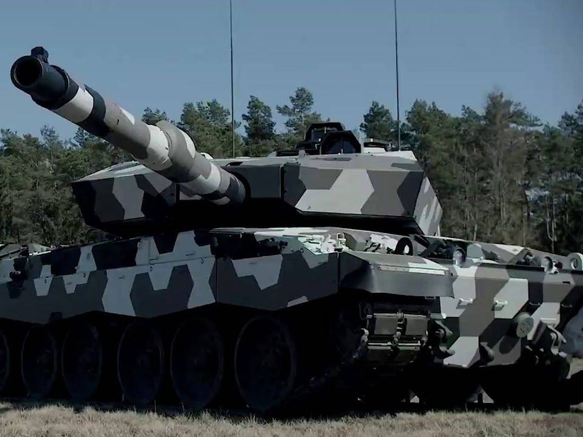 Foto: El cañón alemán de 130 mm en pruebas sobre un carro Challenger II. (Rheinmetall)