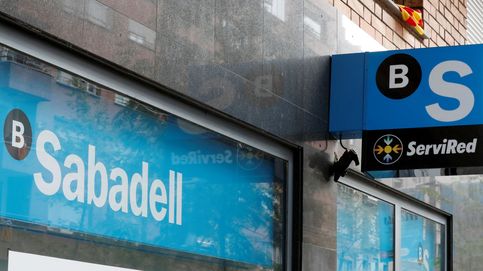 Sabadell salva una sesión de pesimismo ante las expectativas de un baile de fusiones