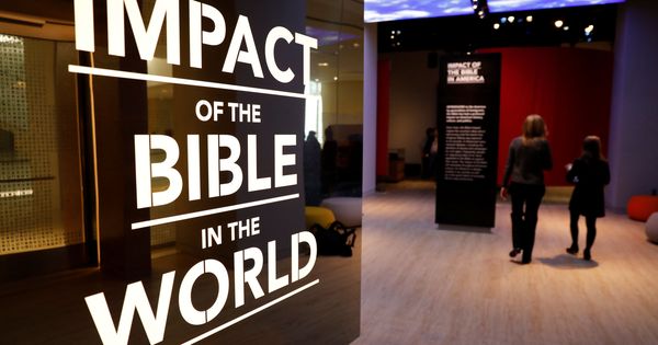 Foto: Una de las exposiciones del Museo de la Biblia de Washington, inaugurada el 14 de noviembre de 2017. (Reuters)