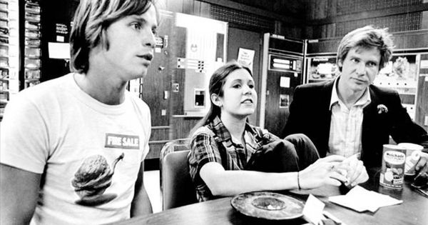 Foto: Mark Hamill, Carrie Fisher y Harrison Ford durante la primera gira de 'Star Wars'. (Ediciones B)
