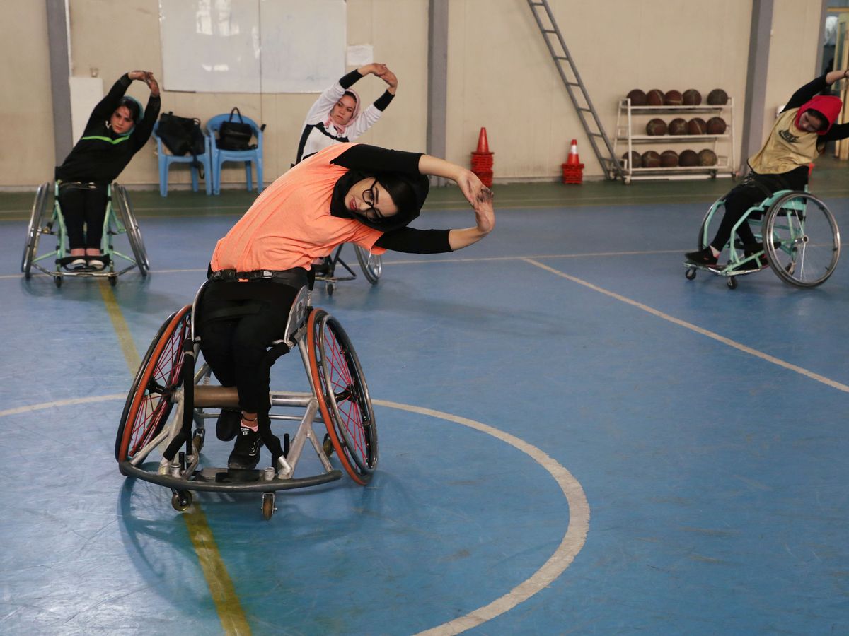 Foto: Nilofar Bayat, capitana de la selección paralímpica de baloncesto de Afganistán (REUTERS)