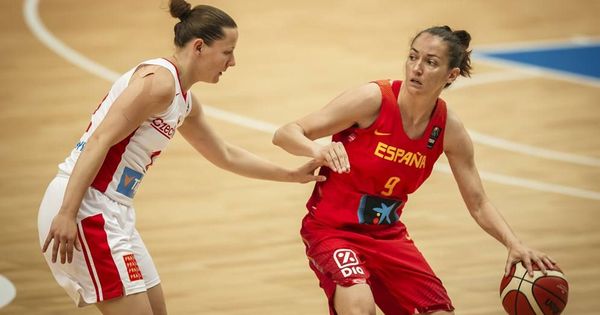 Foto: Laia Palau durante el partido de este lunes contra la República Checa en el EuroBasket. (Federación Española de Baloncesto)