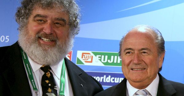 Foto: Chuck Blazer, junto a Joseph Blatter en el año 2005. (Reuters)