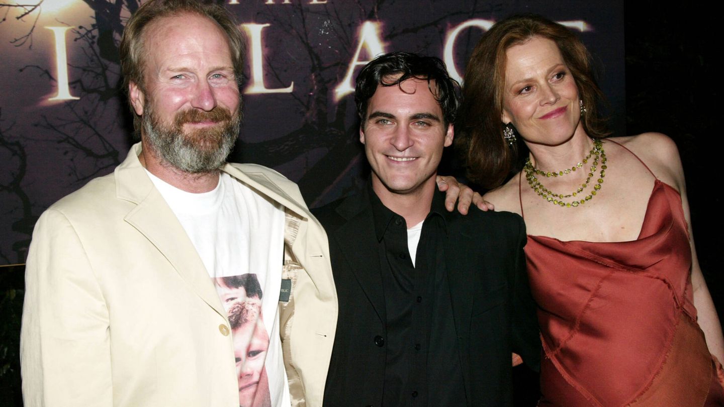 El actor, junto a Joaquin Phoenix y Sigourney Weaver. (Getty/Evan Agostini)