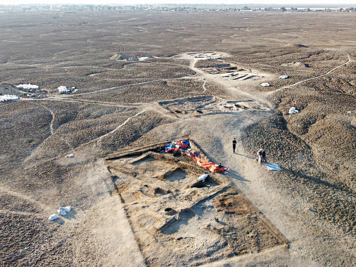 Foto: Imagen aérea de la excavación arqueológica en Lagash que ha encontrado la taberna más antigua del mundo. (Lagash Archaeological Project)