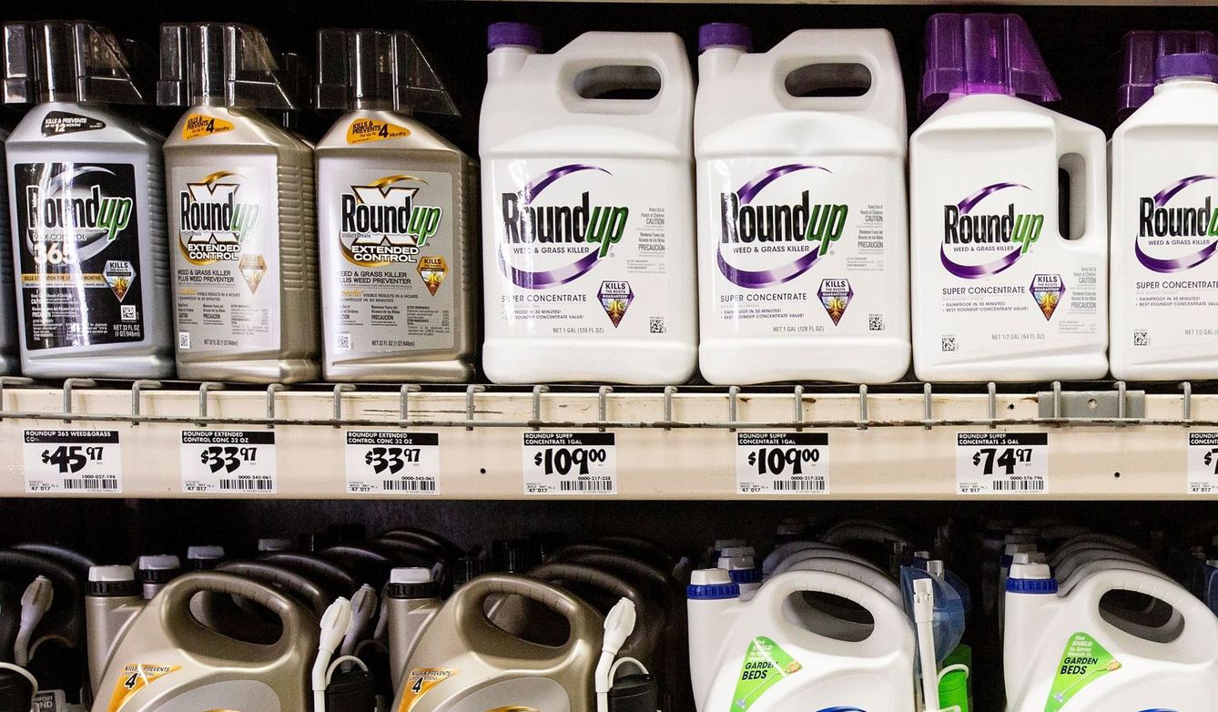 Herbicidas Roundup en una tienda en Estados Unidos. (Reuters)