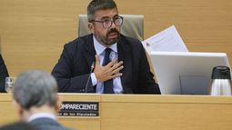Mazón esquiva en el Congreso la dura crítica de la izquierda con el auto del TSJ que le exime de responsabilidad penal
