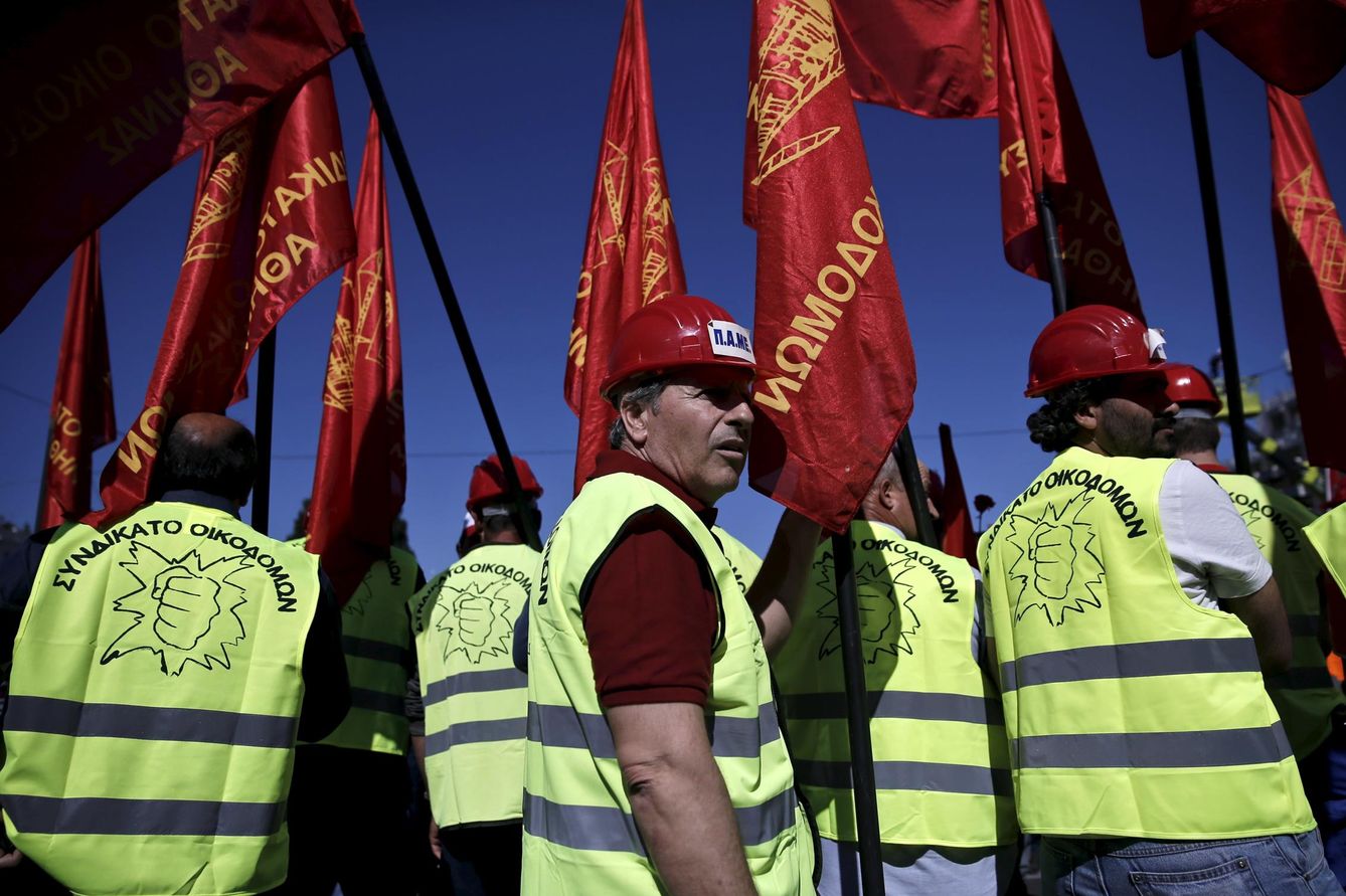 Afiliados al sindicato de transportistas protestan en Atenas el 1 de mayo (Reuters).