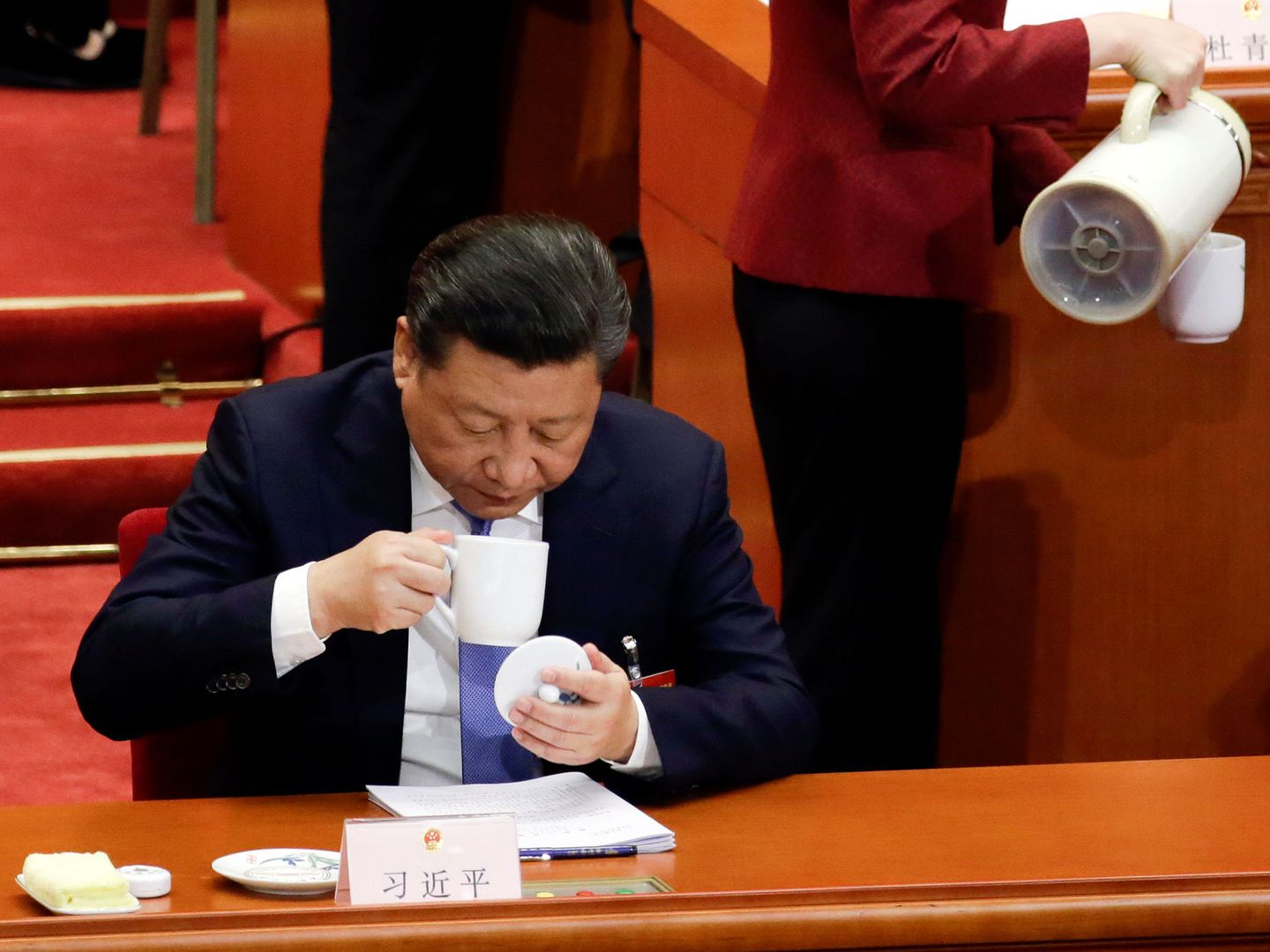El presidente de China, Xi Jinping, tomando té en un acto en China. (Reuters)