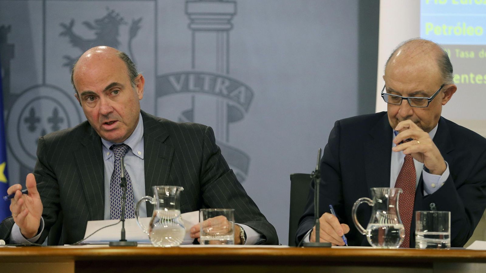 Foto: Los ministros de Economía, Luis de Guindos, y Hacienda, Cristóbal Montoro, durante la rueda de prensa en la que presentaron el último Programa de Estabilidad