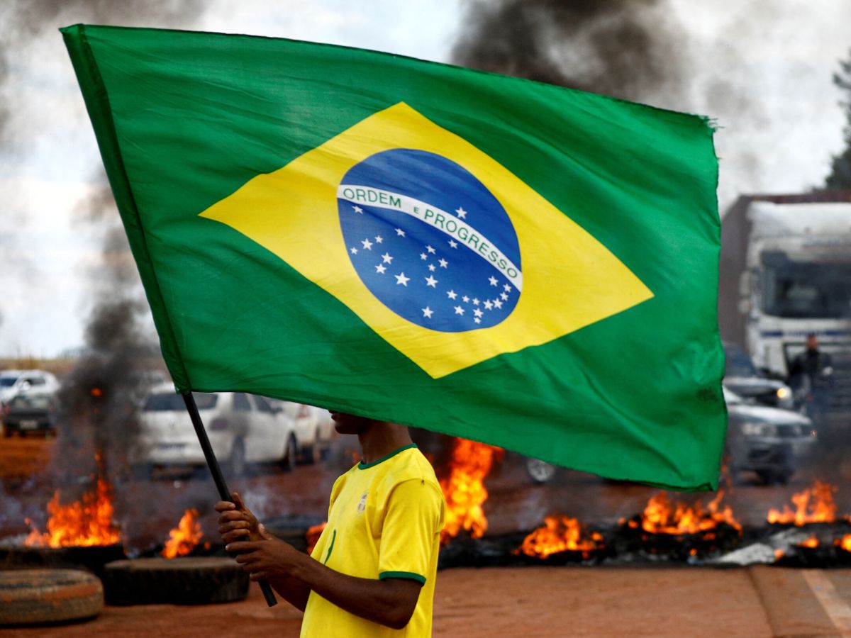 Foto: Protesta de los simpatizantes de Bolsonaro tras la victoria de Lula en Brasil. (Reuters/Diego Vara)