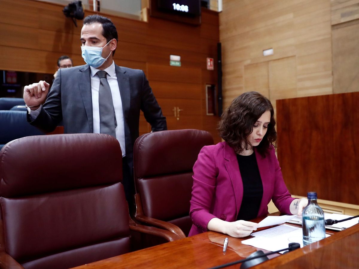 Foto: La presidenta de la Comunidad de Madrid, Isabel Díaz Ayuso (d), y el vicepresidente, Ignacio Aguado (i). (EFE)
