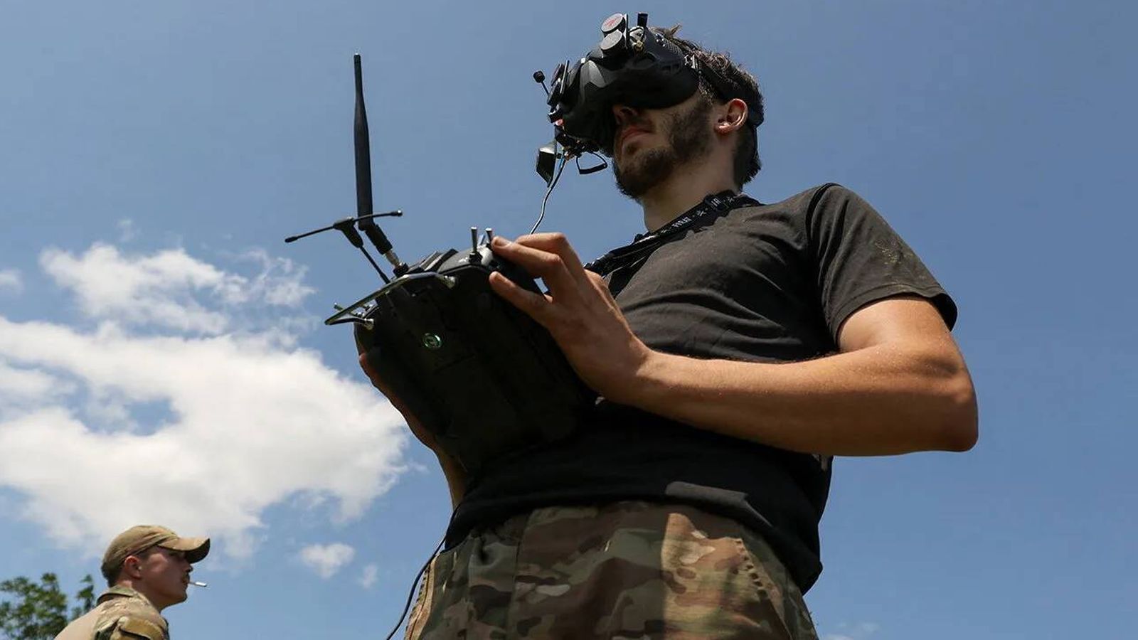 Operador ucraniano de drones FPV. (Reuters)