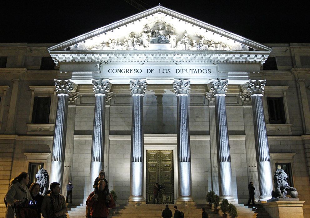 Foto: La Puerta de los Leones del Congreso de los Diputados. (EFE)