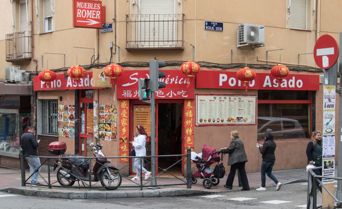 El restaurante Sudamérica es casi el único chino abierto en Usera. (D. B.)