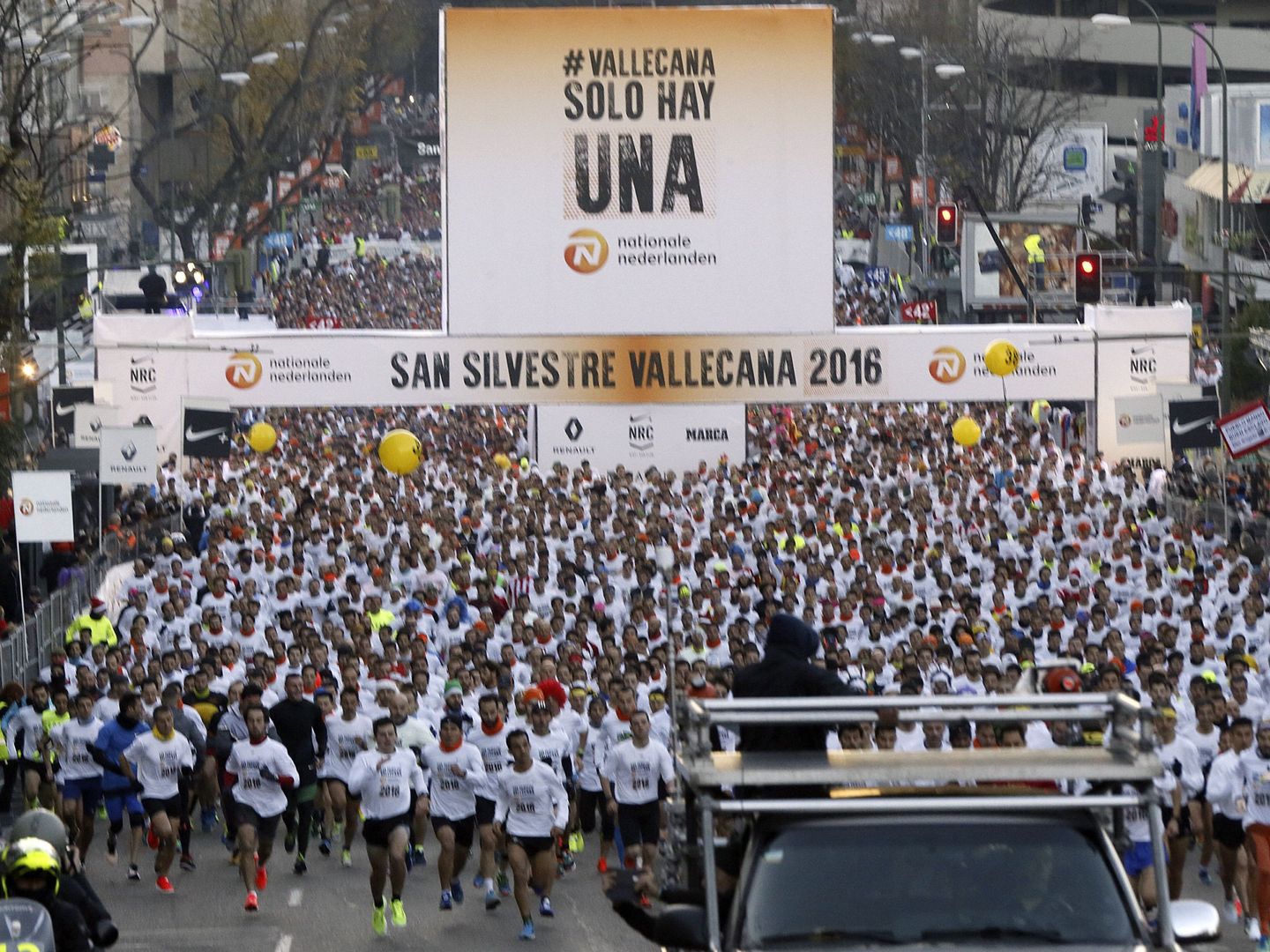 Más de 40.000 corredores completarán los 10 km que separan el Santiago Bernabéu del Estadio de Vallecas. (EFE)
