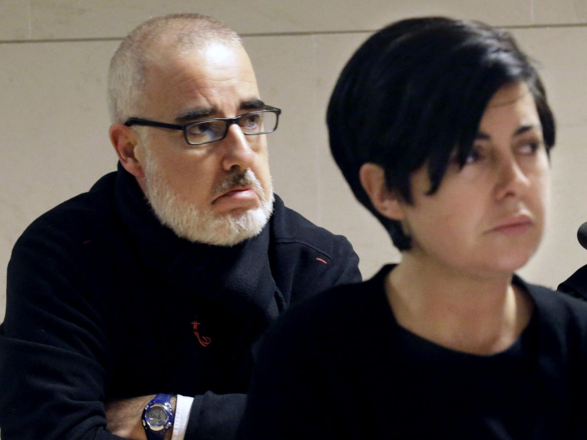 Foto: Imagen de Rosario Porto y Alfonso Basterra durante el tercer día de juicio por el asesinato de su hija Asunta (EFE)