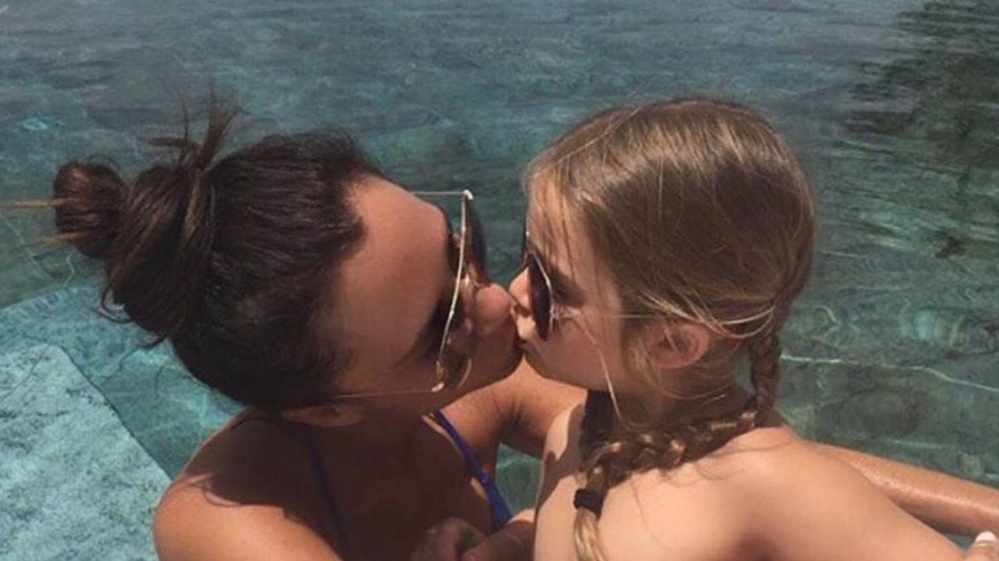 Victoria Beckham con su hija. (Instagram)
