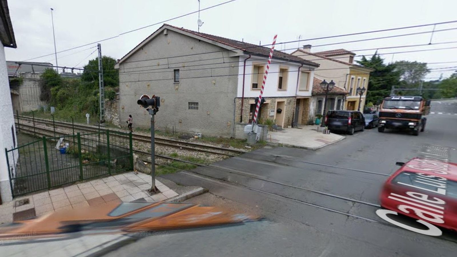 Foto: Un paso a nivel en Colloto, Asturias (Google Maps)