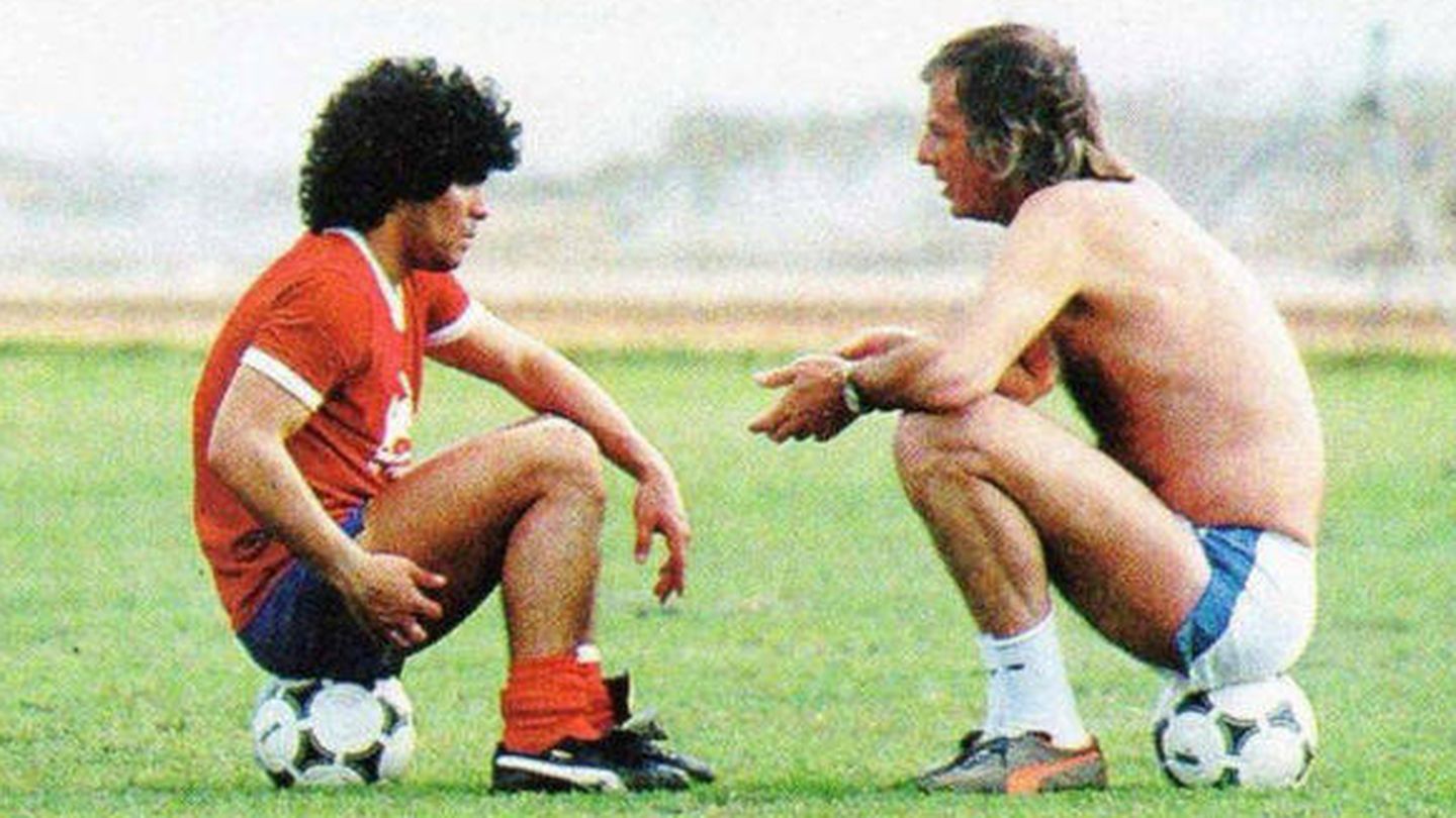 Un joven Maradona junto a Menotti en sus inicios. 