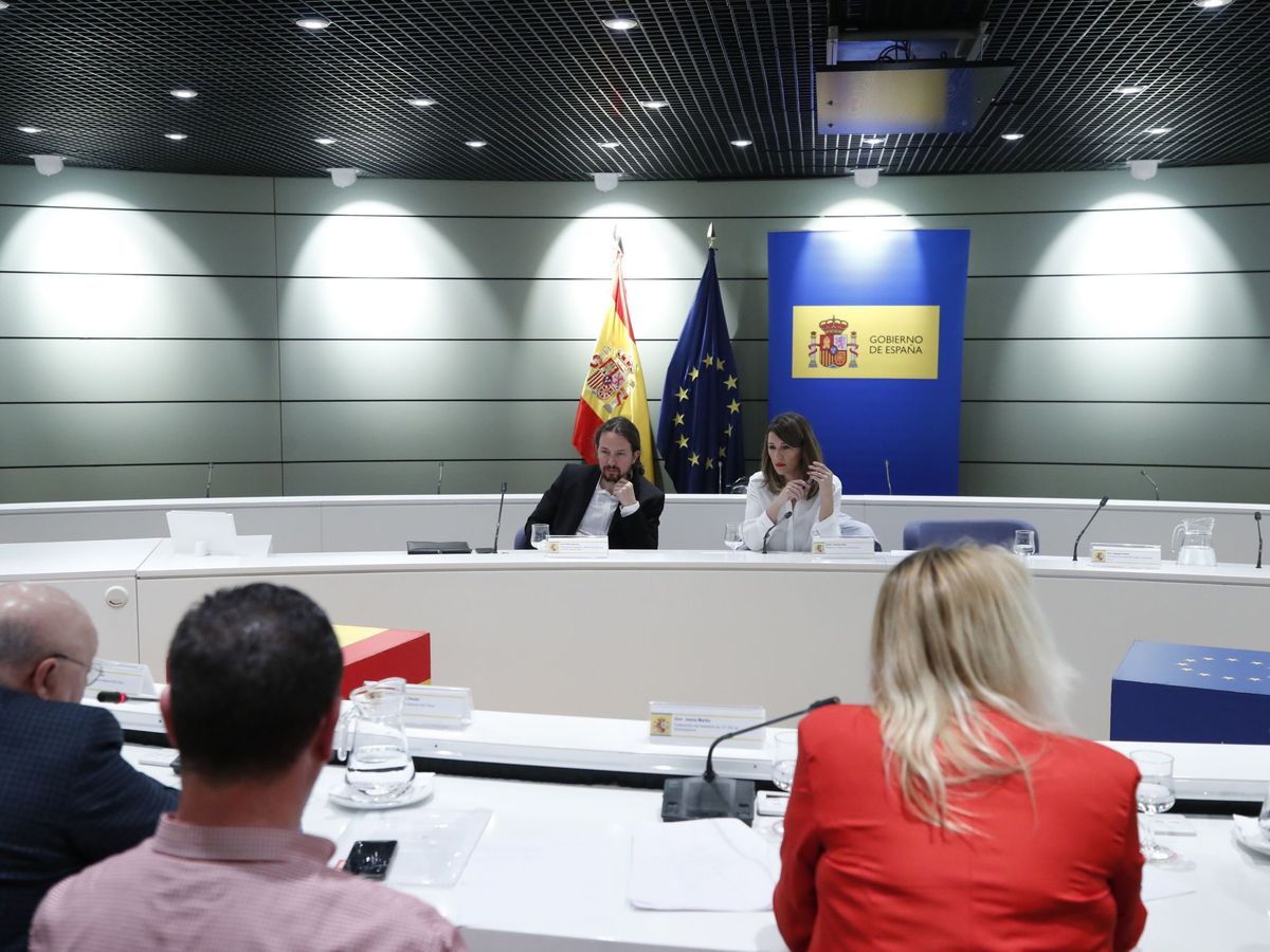 Foto: Pablo Iglesias y Yolanda Díaz en la reunión con los sindicatos agrarios. (EFE)