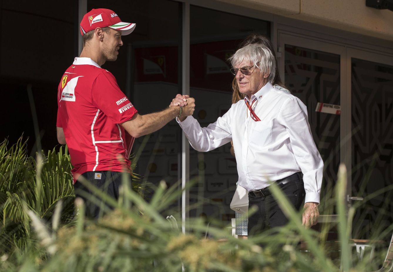 Sebastian Vettel y Bernie Ecclestone siempre han estado muy unidos. (EFE)
