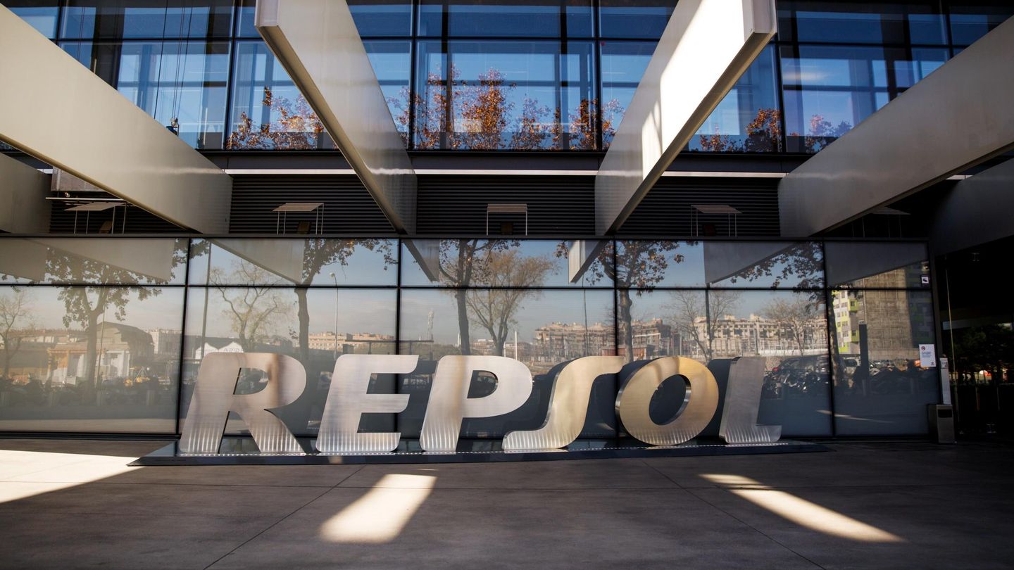 Logo de Repsol en la sede de la compañía en Madrid. (Reuters)