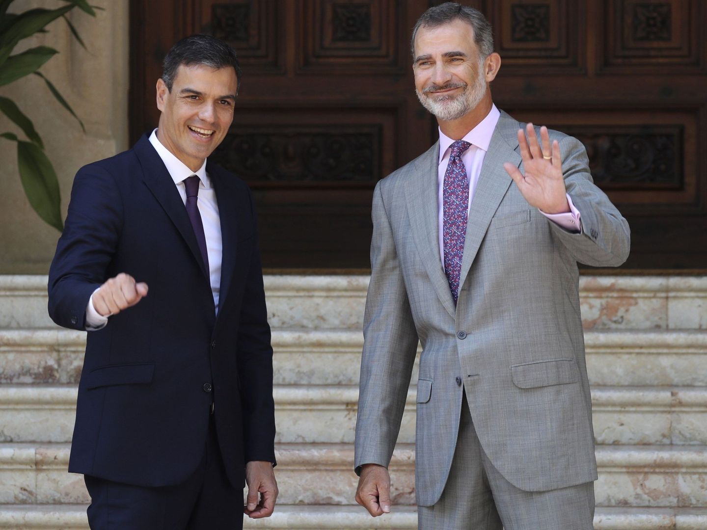 El rey Felipe VI y Pedro Sánchez, en el Palacio de Marivent el año pasado. (EFE)