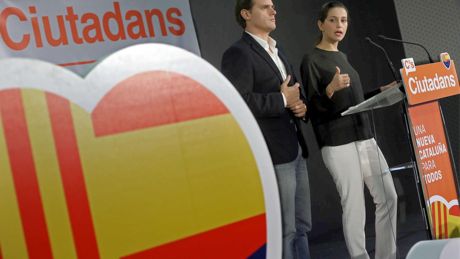 Foto: La candidata de Ciudadanos a la presidencia de la Generalitat, Inés Arrimadas, y el presidente del partido, Albert Rivera, durante la rueda de prensa del 28-S. (EFE)