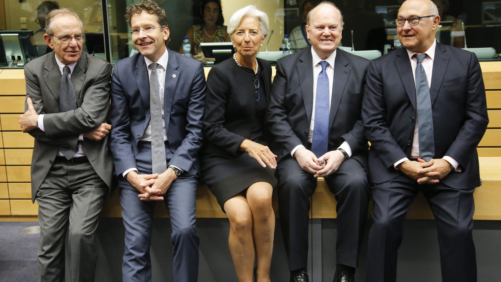 Foto: De izquierda a derecha, el ministro de Finanzas italiano, C. Padoan; su homólogo holandés, J. Dijsselbloem; la directora gerente del FMI, C. Lagarde; el ministro de Finanzas irlandés, M. Noonan; y su homólogo galo, M. Sapín. (EFE)
