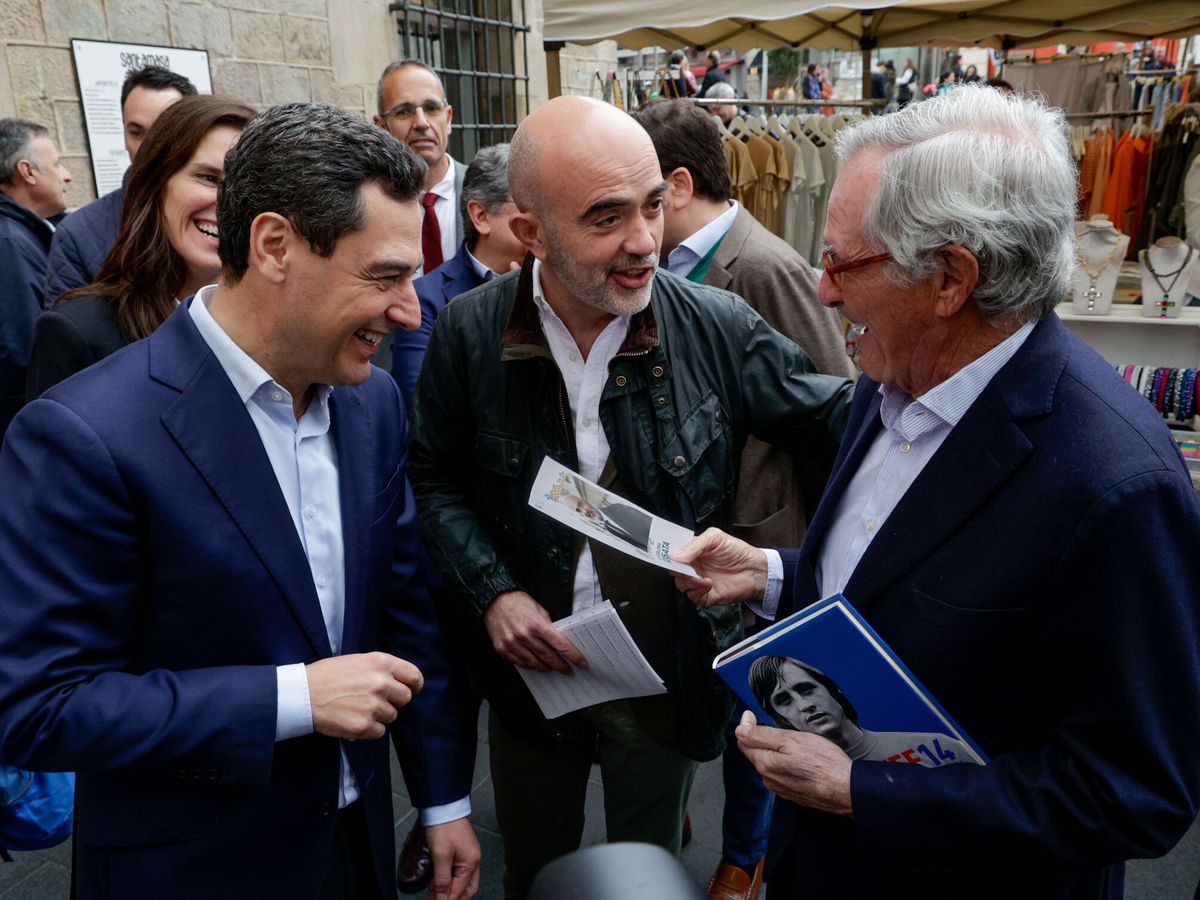 Foto: Juanma Moreno y Daniel Sirera saludan a Xavier Trias. (EFE/Quique García)