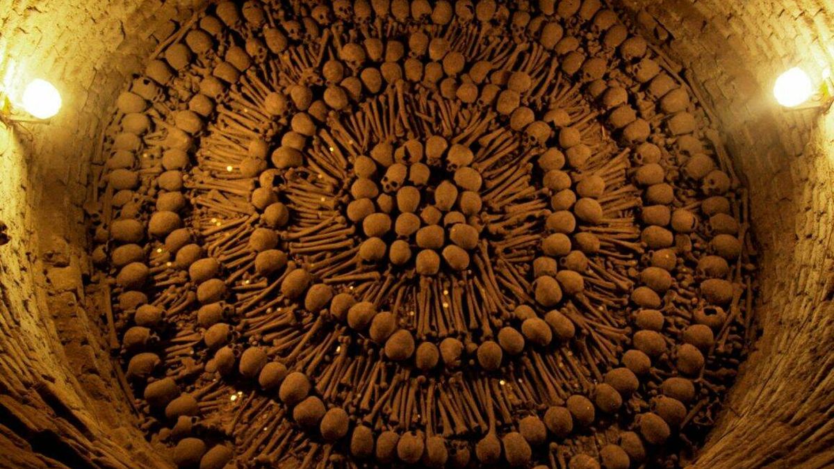 El peculiar cementerio subterráneo del siglo XVI con más de 100.000 personas enterradas