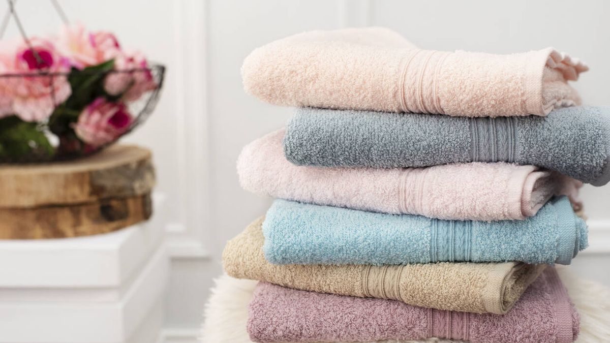 No tires tus toallas viejas: cuatro trucos para reciclarlas y darles una nueva vida
