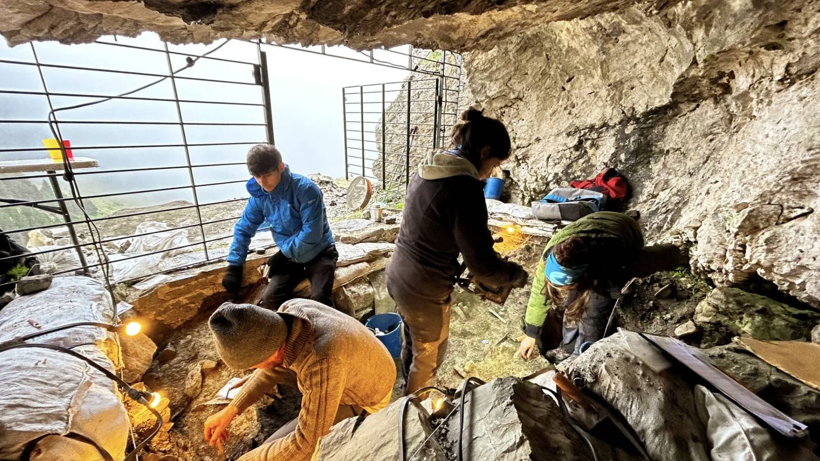 Aparece un hallazgo arqueológico de 2.000 años en plena recuperación de una playa de Alicante: "Una de las piezas más importantes de toda la España romana"