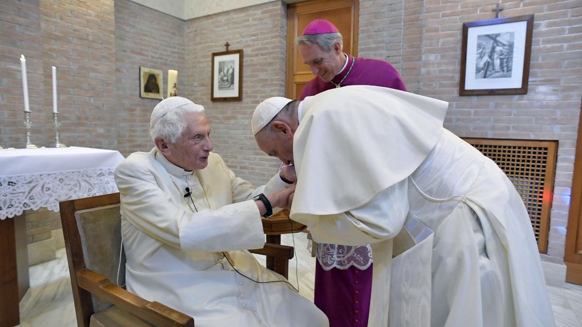 El Vaticano confirma el empeoramiento de Benedicto XVI, aunque la situación sigue "bajo control" médico