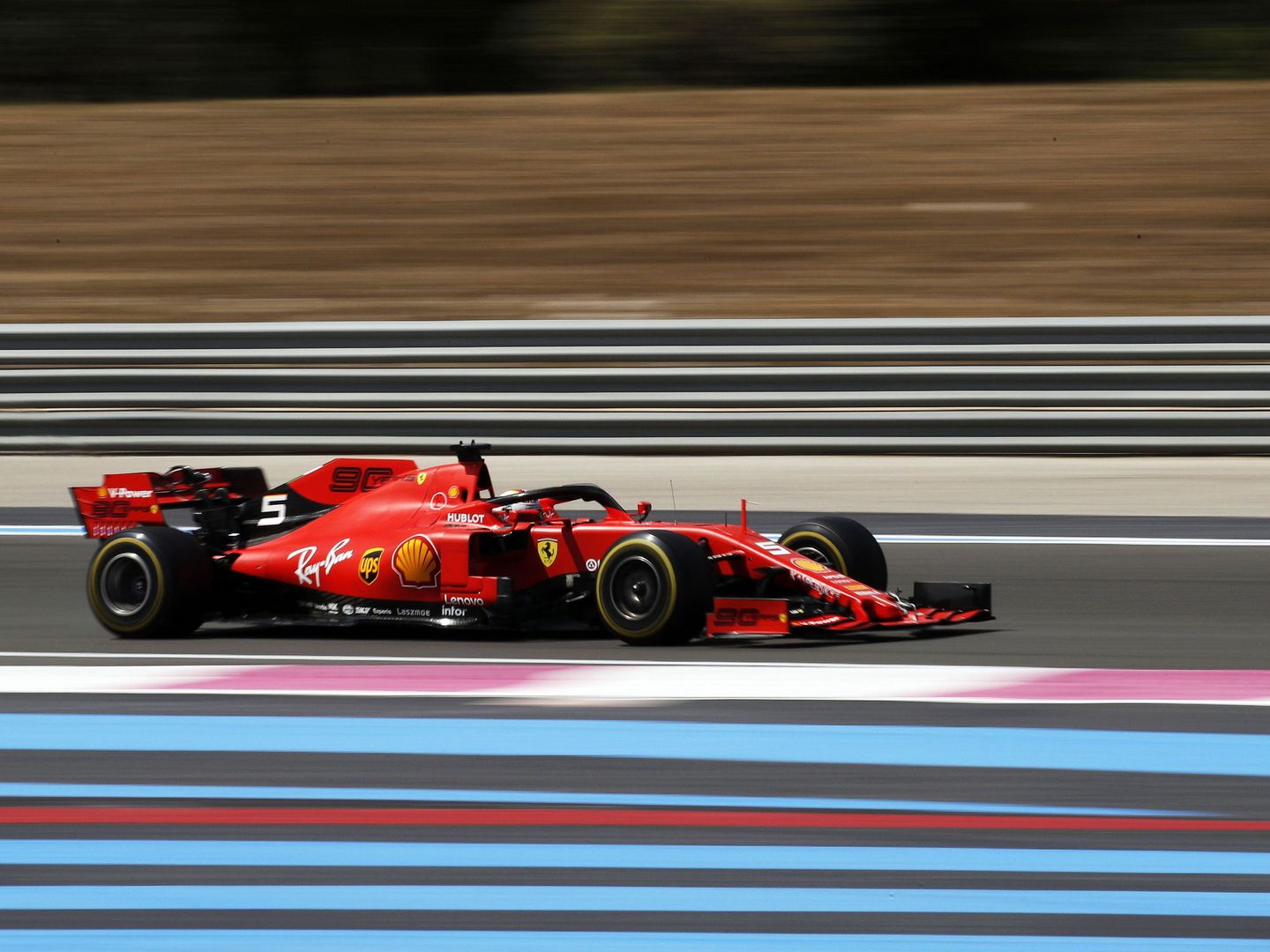 Vettel en acción con su Ferrari. (EFE)