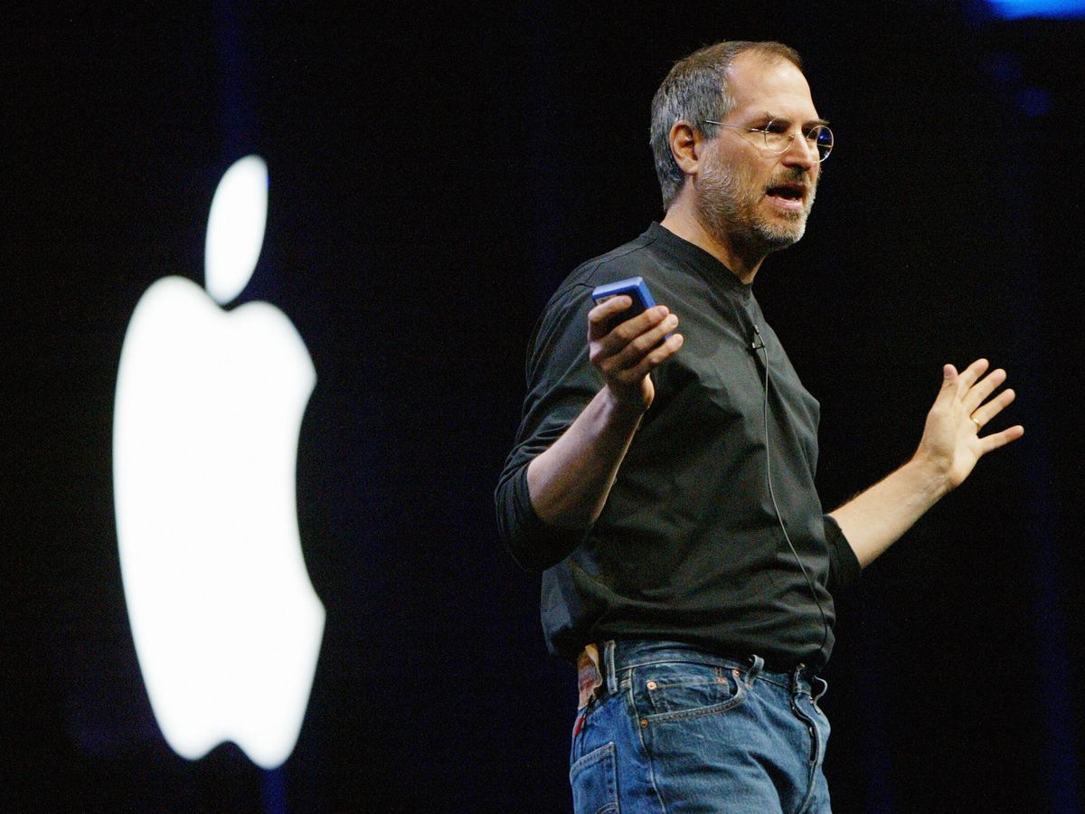Foto: Steve Jobs dando un discurso en junio de 2003 en San Francisco. (Justin Sullivan/Getty Images)