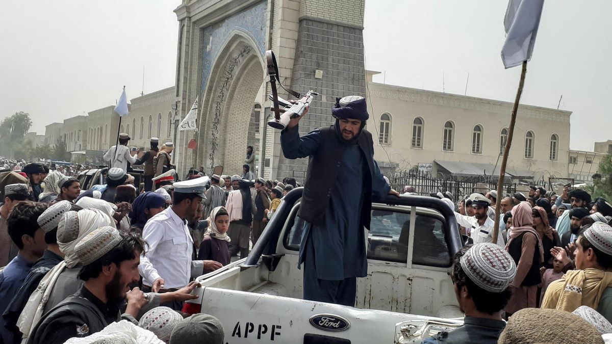 "Han ganado": con la caída de Kabul, los talibanes declaran la victoria y se hacen con Afganistán