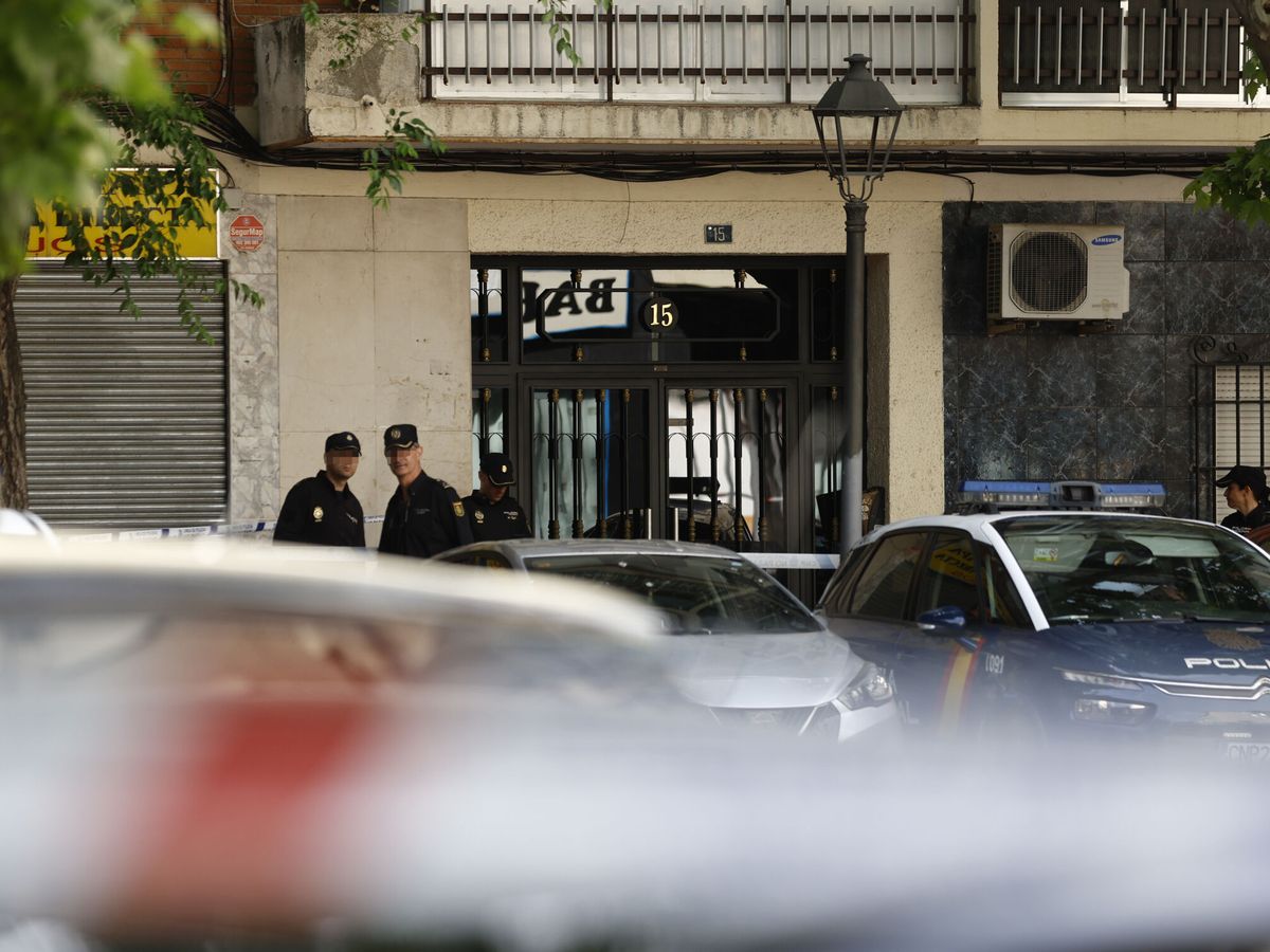 Foto: El domicilio de Móstoles donde han ocurrido los hechos. (EFE/Rodrigo Jiménez)
