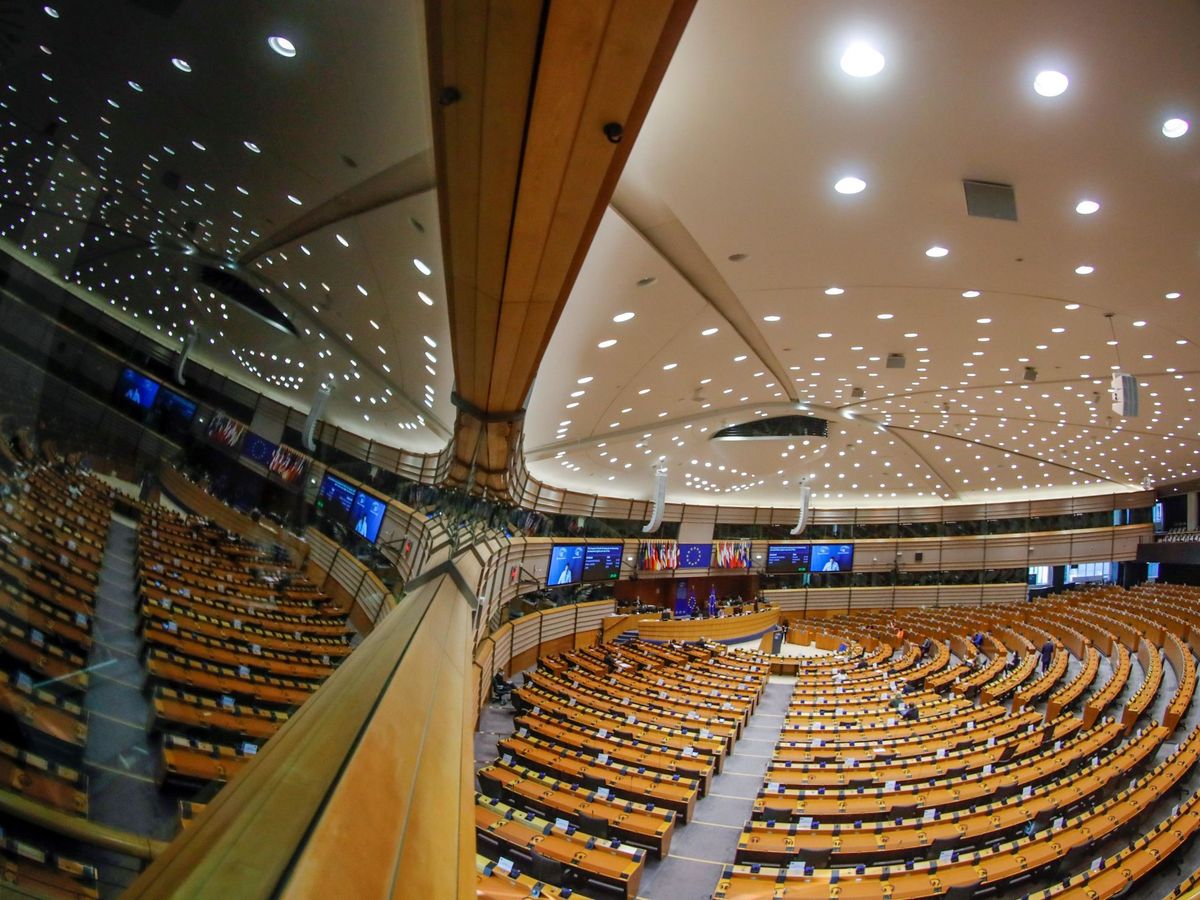 Foto: Vista general del hemiciclo del Parlamento Europeo en su sede de Bruselas. (EFE/Olivier Hoslet)